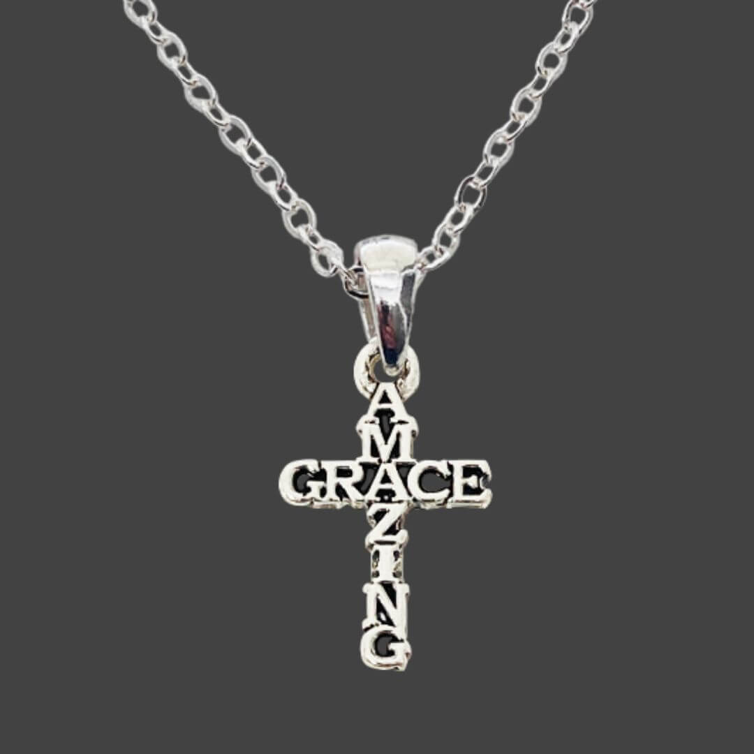 Cadena Con Dije Diseño De Cruz  Texto: Amazing Grace