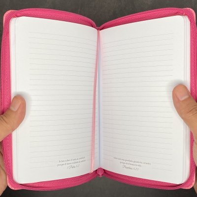 Libreta Imitación Piel Rosa Con Cierre La Mujer Bondadosa